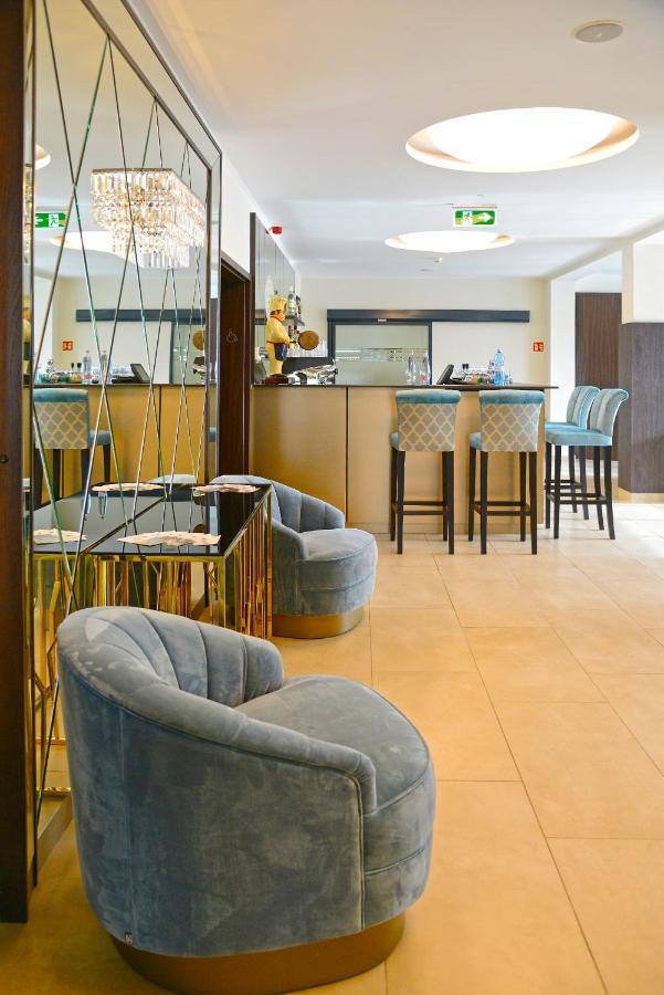 Koka Hotel Czinege & Etterem מראה חיצוני תמונה