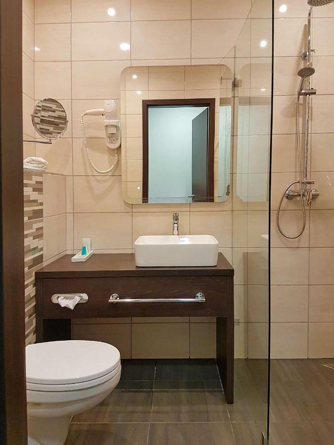 Koka Hotel Czinege & Etterem מראה חיצוני תמונה