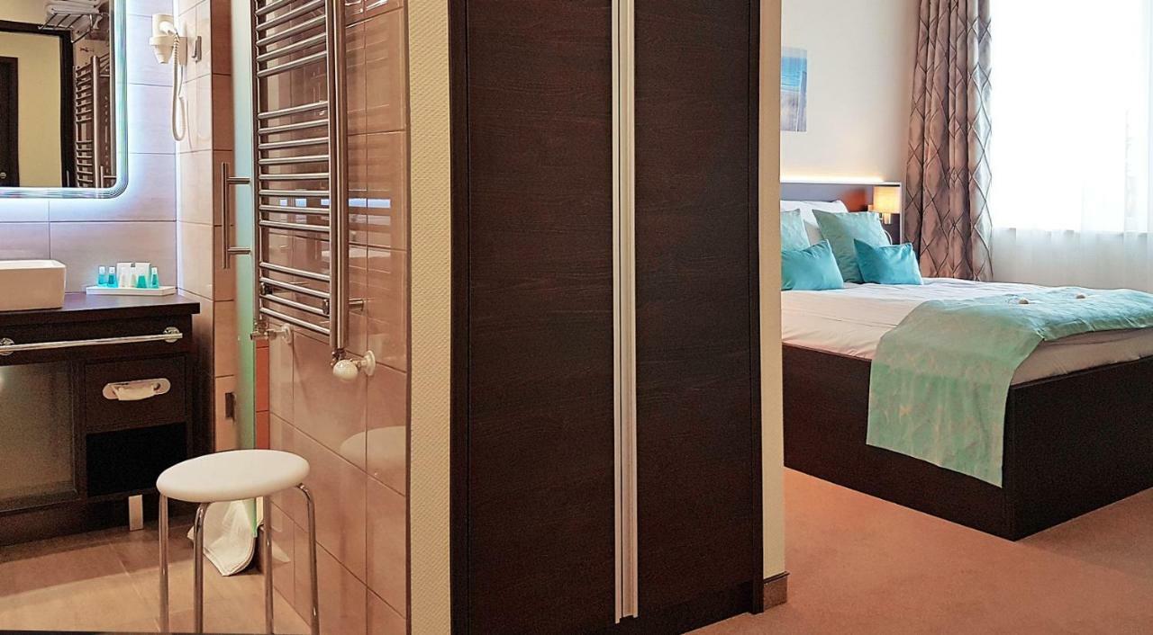 Koka Hotel Czinege & Etterem מראה חיצוני תמונה